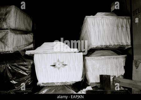 Coffin bouilloire entreprise de pompes funèbres à Yogyakarta en Java en Indonésie en Asie du Sud-Est Extrême-Orient. D'entreprendre tout voyage Banque D'Images