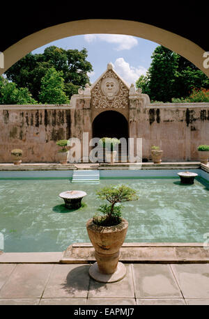 Complexe de baignade dans l'eau de Taman Sari Château le sultanat de Yogyakarta dans le Jardin Royal Yogya en Indonésie en Asie du sud-est. Site Touristique Banque D'Images