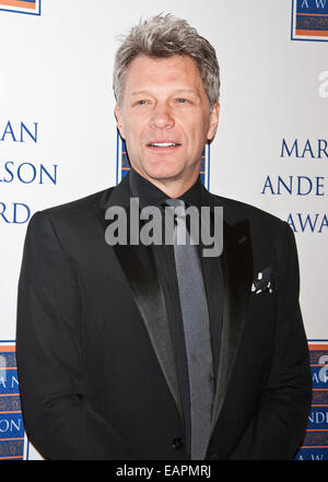 Philadelphie, Pennsylvanie, USA. 18 novembre, 2014. Jon Bon Jovi assiste à la 2014 Marian Anderson Award Gala Jon Bon Jovi au Kimmel Center le 18 novembre 2014 à Philadelphie, Pennsylvanie, États-Unis. Crédit : Paul Froggatt/Alamy Live News Banque D'Images