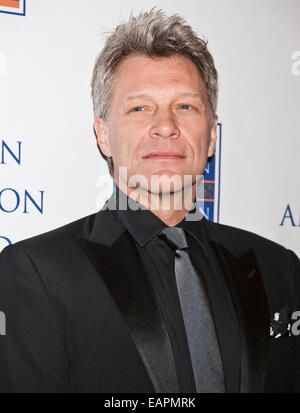 Philadelphie, Pennsylvanie, USA. 18 novembre, 2014. Jon Bon Jovi assiste à la 2014 Marian Anderson Award Gala Jon Bon Jovi au Kimmel Center le 18 novembre 2014 à Philadelphie, Pennsylvanie, États-Unis. Crédit : Paul Froggatt/Alamy Live News Banque D'Images