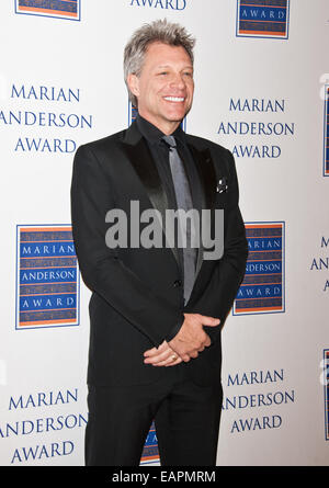 Philadelphie, Pennsylvanie, USA. 18 novembre, 2014. Jon Bon Jovi assiste à la 2014 Marian Anderson Award Gala Jon Bon Jovi au Kimmel Center le 18 novembre 2014 à Philadelphie, Pennsylvanie, États-Unis. Crédit : Paul Froggatt/Alamy Live News Banque D'Images