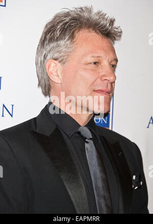 Philadelphie, Pennsylvanie, USA. 18 novembre, 2014. Jon Bon Jovi assiste à la 2014 Marian Anderson Award Gala Jon Bon Jovi au Kimmel Center le 18 novembre 2014 à Philadelphie, Pennsylvanie, États-Unis. Crédit : Paul Froggatt/Alamy Live News Banque D'Images