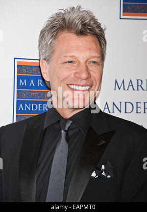 Philadelphie, Pennsylvanie, USA. 18 novembre, 2014. Jon Bon Jovi assiste à la 2014 Marian Anderson Award Gala Jon Bon Jovi au Kimmel Center le 18 novembre 2014 à Philadelphie, Pennsylvanie, États-Unis. Crédit : Paul Froggatt/Alamy Live News Banque D'Images