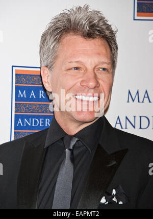 Philadelphie, Pennsylvanie, USA. 18 novembre, 2014. Jon Bon Jovi assiste à la 2014 Marian Anderson Award Gala Jon Bon Jovi au Kimmel Center le 18 novembre 2014 à Philadelphie, Pennsylvanie, États-Unis. Crédit : Paul Froggatt/Alamy Live News Banque D'Images