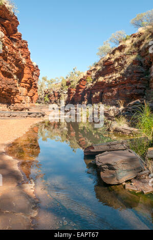 Piscine dans la gorge Kalamina, NP Karijini, WA, Australie Banque D'Images