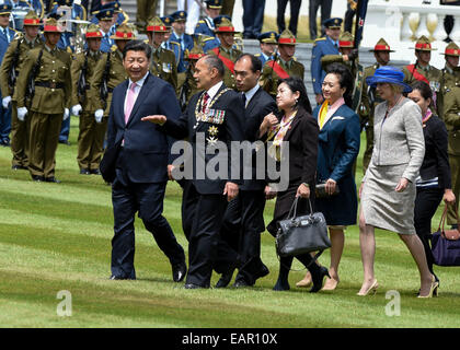 Wellington, Nouvelle-Zélande. 20 Nov, 2014. Le président chinois Xi Jinping (1ère L) et son épouse Peng Liyuan (5e L) assister à une cérémonie de bienvenue organisée par le gouverneur général de Nouvelle-Zélande Jerry Mateparae (2L) à Wellington, Nouvelle-Zélande, le 20 novembre, 2014. Credit : Ma Zhancheng/Xinhua/Alamy Live News Banque D'Images