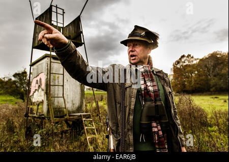 Le chasseur dans les bois de Wernicke Wolfgang Brandenburg Herzberg (Mark), sur Novemberr 06, 2014 en Allemagne. Photo : Photo de l'alliance/Robert Schlesinger Banque D'Images