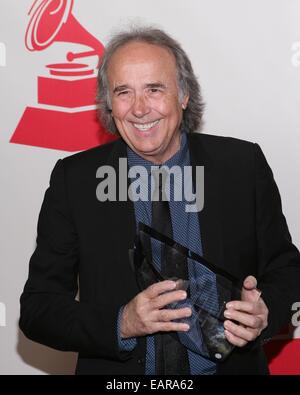 Las Vegas, NV, USA. 19 Nov, 2014. Joan Manuel Serrat au niveau des arrivées pour l'Amérique latine 2014 Académie de l'enregistrement de la personne de l'année, Gala Mandalay Bay Events Center, Las Vegas, NV le 19 novembre 2014. Credit : James Atoa/Everett Collection/Alamy Live News Banque D'Images