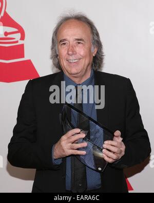 Las Vegas, NV, USA. 19 Nov, 2014. Joan Manuel Serrat au niveau des arrivées pour l'Amérique latine 2014 Académie de l'enregistrement de la personne de l'année, Gala Mandalay Bay Events Center, Las Vegas, NV le 19 novembre 2014. Credit : James Atoa/Everett Collection/Alamy Live News Banque D'Images