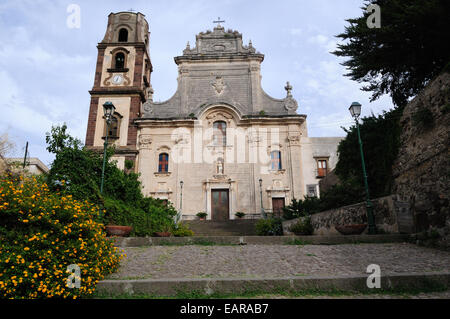 Cathédrale saint Barthélemy sur la colline du Château l'île de Lipari Sicile Italie Banque D'Images