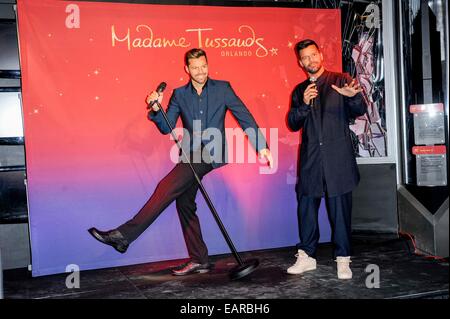 La figure de cire avec Ricky Martin RICKY MARTIN DÉVOILE LA FIGURE DE CIRE chez Madame Tussauds Las Vegas 19/11/2014 Las Vegas/photo alliance Banque D'Images