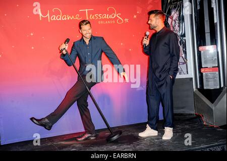 La figure de cire avec Ricky Martin RICKY MARTIN DÉVOILE LA FIGURE DE CIRE chez Madame Tussauds Las Vegas 19/11/2014 Las Vegas/photo alliance Banque D'Images