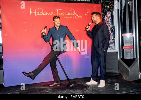 La figure de cire avec Ricky Martin RICKY MARTIN DÉVOILE LA FIGURE DE CIRE chez Madame Tussauds Las Vegas 19/11/2014 Las Vegas/photo alliance Banque D'Images