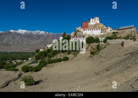 Thiksey Gompa, monastère construit sur une colline au-dessus de la vallée de l'Indus, le Ladakh, le Jammu-et-Cachemire, l'Inde Banque D'Images