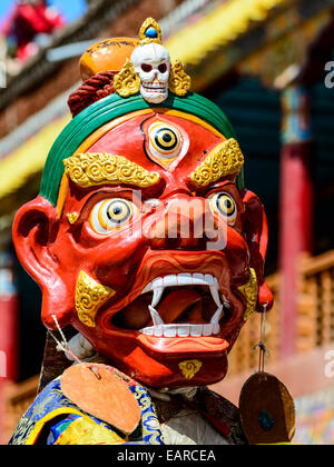 Danse des masques rituels des moines, décrivant articles depuis les débuts du bouddhisme, au cours du Festival Hemis, Hemis, Ladakh Banque D'Images