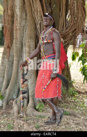 Guerrier Vetements Masai Le Jeune Guerrier Masai Est Debout Dans Des Vêtements