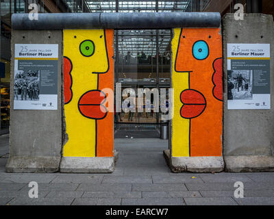 L'article de l'ancien mur de Berlin à la Potsdamer Platz, Berlin, Allemagne Banque D'Images