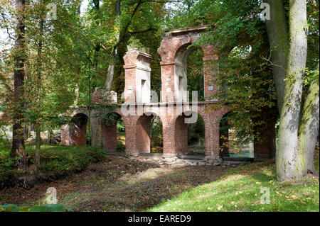 Aqueduc de parc Arkadia, Gmina Nieborow, comté de Lowicz, Voïvodie de Lodz, Pologne Banque D'Images