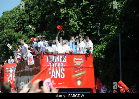 Coulisses de l'Arsenal en FA Cup Revue de la victoire dans le nord de Londres : la Parade de la victoire d'Arsenal Où : London, Royaume-Uni Quand : 18 mai 2014 Banque D'Images