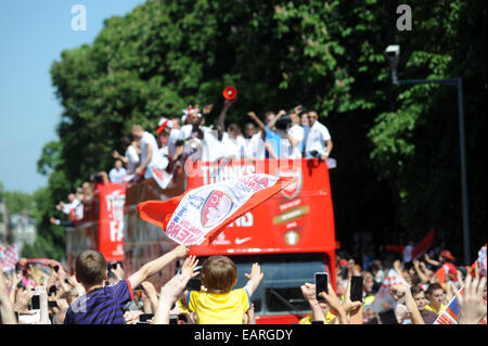 Coulisses de l'Arsenal en FA Cup Revue de la victoire dans le nord de Londres : la Parade de la victoire d'Arsenal Où : London, Royaume-Uni Quand : 18 mai 2014 Banque D'Images