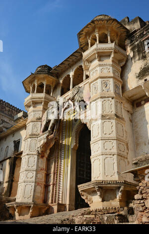 L'Inde, Rajasthan, Région de Mewar, ville de Bundi, les éléphants porte du Garh Palace Banque D'Images