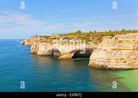 Praia de Benagil Beach sur la côte atlantique, Algarve, Portugal Banque D'Images