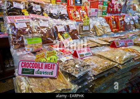 La viande de crocodile et de marchandises pour la vente dans un centre commercial de restauration. Banque D'Images