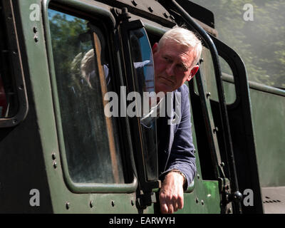 Le conducteur de train d'une locomotive à vapeur d'époque Grosmont gare dans le North Yorkshire Moors Railway, près de Whitby, North Yorks Banque D'Images