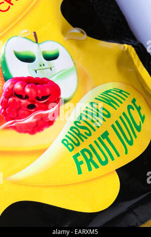 Plein de jus de fruits - détails sur sac de fruits Starburst chews scare edition trick or treat Banque D'Images