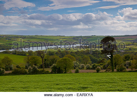 Vue sur la campagne et la rivière Sheen, près de Kenmare. Banque D'Images