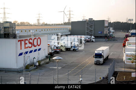 Dans l'usine de distribution Tesco Rainham Essex Banque D'Images