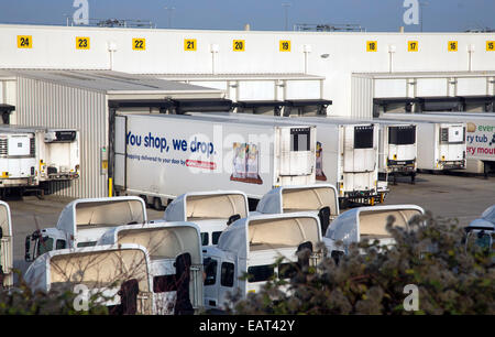 Dans l'usine de distribution Tesco Rainham Essex Banque D'Images