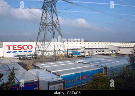 Dans l'usine de distribution Tesco Rainham Essex Banque D'Images