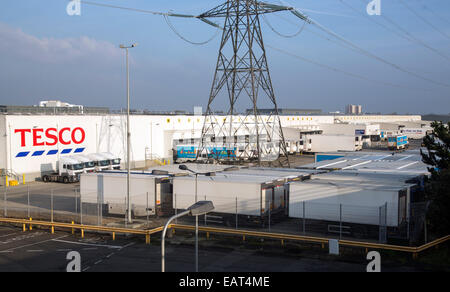 Dans l'usine de distribution Tesco Rainham Essex Banque D'Images