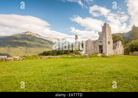 Château de Montbel à proximité de Saint Pierre d'Entremont, Parc Naturel de la Chartreuse, Savoie, Rhône-Alpes, France Banque D'Images