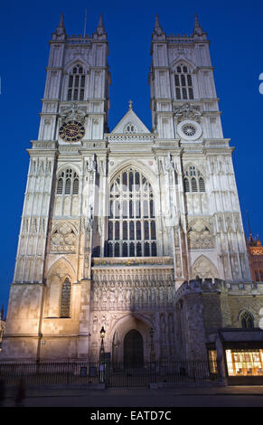 Londres - la façade de l'abbaye de Westminster au crépuscule Banque D'Images