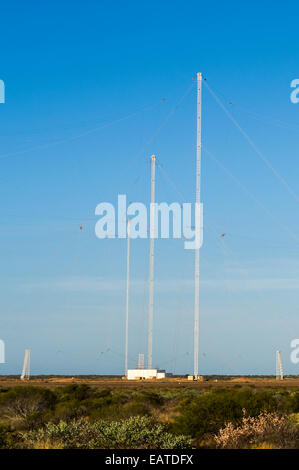 Les antennes des stations relais radio communiquer entre navires et sous-marins. Banque D'Images