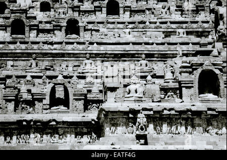 World Travel. Des sculptures et reliefs au monument bouddhiste Borobudur à Yogyakarta en Indonésie en Asie du sud-est. Wanderlust Évasion Histoire Culture Banque D'Images