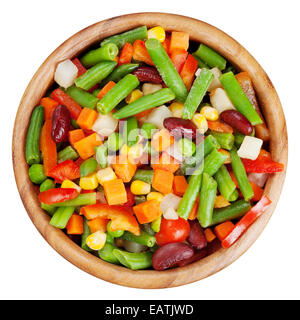 Dans un mélange de légumes bol en bois isolée, vue d'en haut Banque D'Images