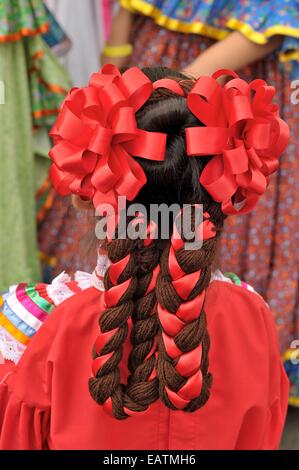 Latinos de manifester leur fierté à l'Assemblée Queens Parade Hispanique. Banque D'Images