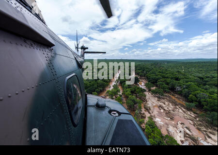 Le fuselage d'un hélicoptère Oryx Atlas airforce sur des zones de patrouille. Banque D'Images