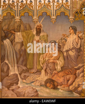 Trnava - La fresque de style néo-gothique fhe scène comme Moïse reçoit l'eau du rocher par Leopold Bruckner à Saint Nicholas church. Banque D'Images
