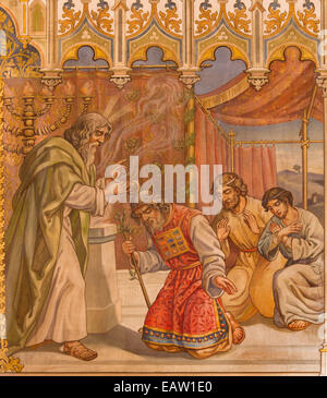 Trnava - La fresque de style néo-gothique fhe Moïse benedicite scène d'Aron par Leopold Bruckner (1905 - 1906) à Saint Nicholas church. Banque D'Images
