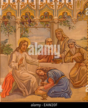 Trnava - La fresque de style néo-gothique scène fhe Jésus et pécheresse par Leopold Bruckner (1905 - 1906) à Saint Nicholas church. Banque D'Images