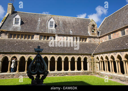 Piliers de grès à l'abbaye d'Iona Iona, off Mull, Ecosse, Royaume-Uni. Banque D'Images