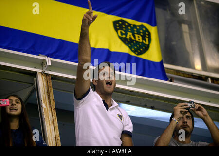 Buenos Aires, Argentine. 20 Nov, 2014. Le joueur de tennis argentin Juan Martin Del Potro (C) réagit au cours du premier match de jambe semi-finales d'Amérique du Sud, entre Boca Juniors et River Plate, tenue à Alberto J. Armando stadium, à Buenos Aires, Argentine, le 20 novembre 2014. © Leo La Valle/Xinhua/Alamy Live News Banque D'Images