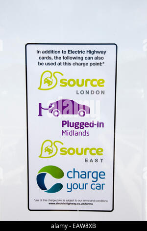 Un ecotricity de recharge de voiture électrique à une station d'autoroute sur la M74, Ecosse, Royaume-Uni. Banque D'Images