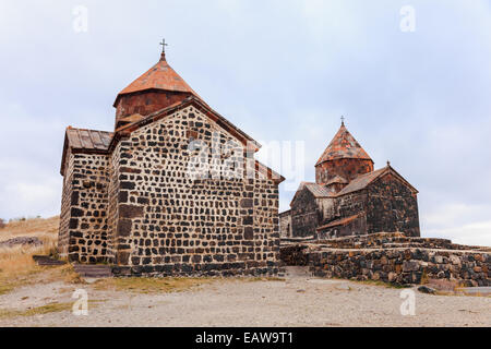Le monastère de Sevanavank complexe situé sur les rives du lac Sevan dans Gegharkunix Province, l'Arménie Banque D'Images