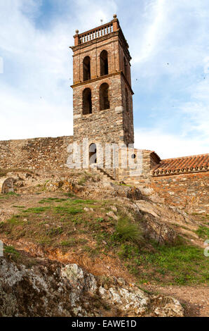 Tour de mosquée mauresque à Almonaster La Real, Sierra de Aracena, province de Huelva, Espagne Banque D'Images