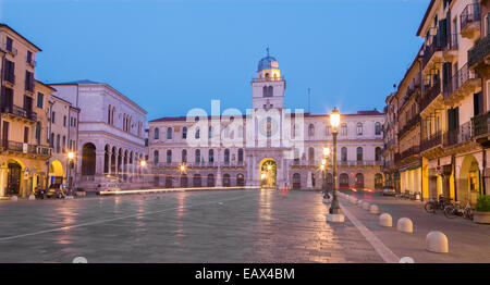 Padoue, Italie - septembre 9, 2014 : La Piazza dei Signori square et Torre del Orologio (tour de l'horloge astronomique) dans l'arrière-plan Banque D'Images